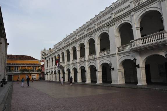 Uma das pomposas praças da cidade amuralhada em Cartagena, na Colômbia